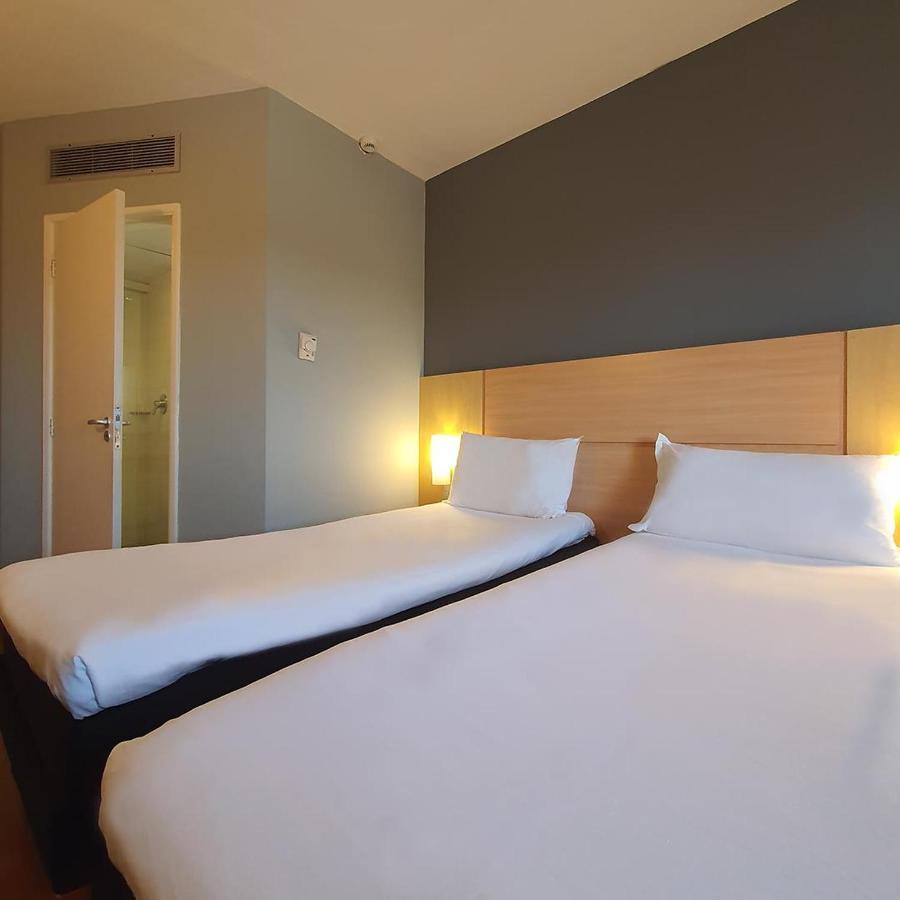 Standard Apartment with Queen Bed and Extra Bed,1220739427:JPEG